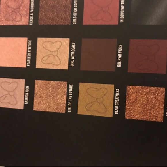 Disney Minnie Mouse Eyeshadow Palette - Picture 3 of 6